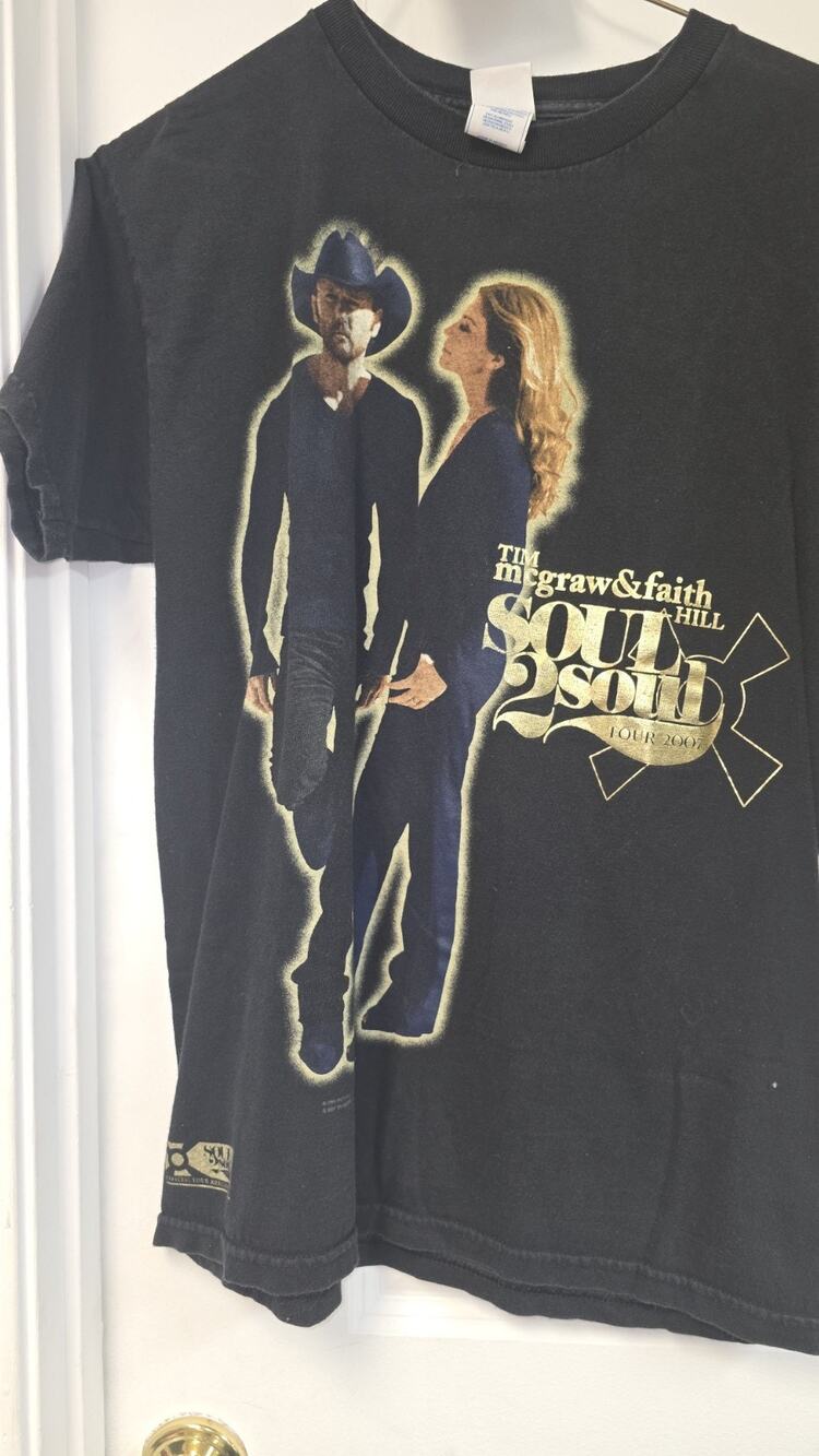 Jen8936 Tim Mcgraw and Faith Hill Soul2Soul Tour T-Shirt, Size Med.